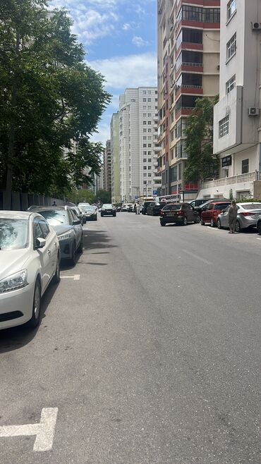 sarayda kiraye evler: İzmir kücəsində3- otaglı,təmirli,mənzil kirayə verilir…Qaz,işıg,su