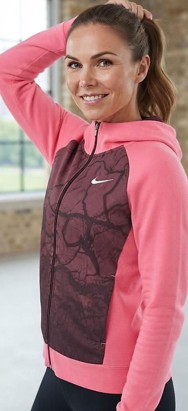 kosarkaski dres partizana: Ženska sportska dukserica sa kapuljačom i rajsferšlusom - Model: zip — 1