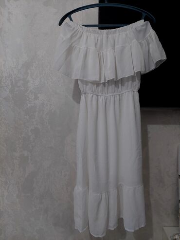 yun jaketlər: Ağ rəngli yay paltarı - Model: off-shoulder (çiyinlər açıq), üst