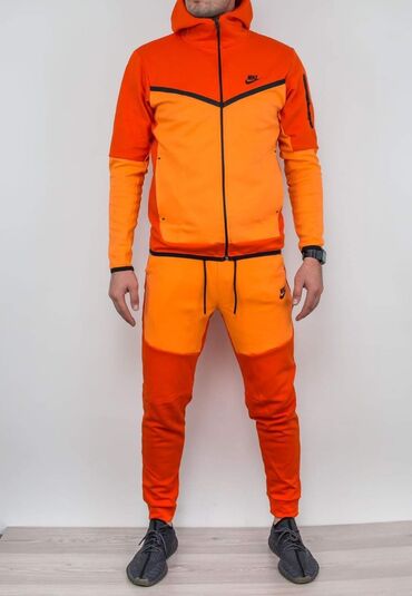 Trenerke: TOP PONUDA Veličina S M L XL XXL Cena 5300 dinara Moguca zamena — 19