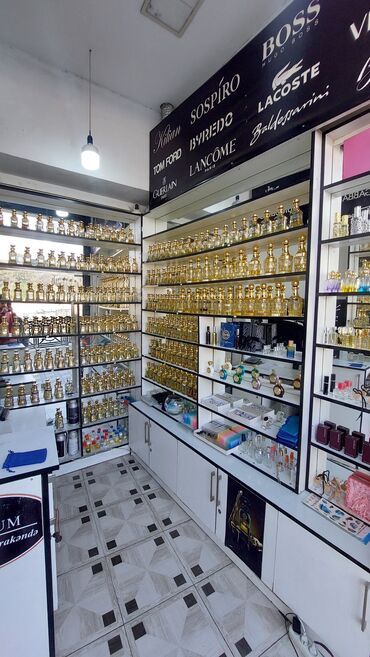 Ətriyyat: Salam.Hazır Bizness satılır. 250-300 çeşid ətir,qızılı kivşinlər,içi — 1