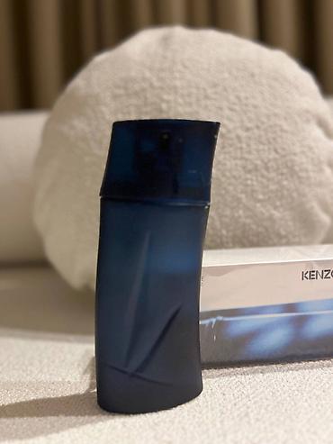 hugo: Slika prikazuje muški miris Kenzo Homme, poznat po svojoj — 2
