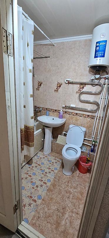 Продажа квартир: 1 комната, 32 м², 7 мкр 104 серия, 4 этаж — 13