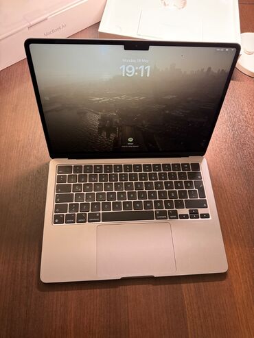 makbuk: İşlənmiş Apple MacBook, 13.5 ", Apple M2, 256 GB, Ünvandan götürmə