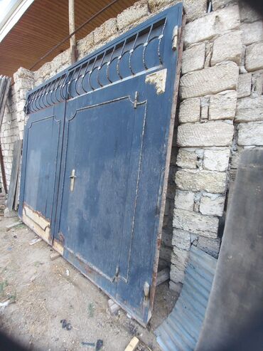 işlenmiş dervazalar: Darvaza satılır. 350 azn. Olcu 3*250. Unvan Bine atciliq. Yalniz