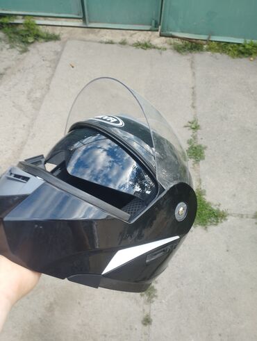 шлем для скутеров: Продам шлем с очками, пользовался месяц, состояние 9/10, есть царапина