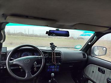 Toyota: Toyota Hilux pikap - Kuzov: ağ rəng, 4 qapı, iki kabin (Double Cab) — 2