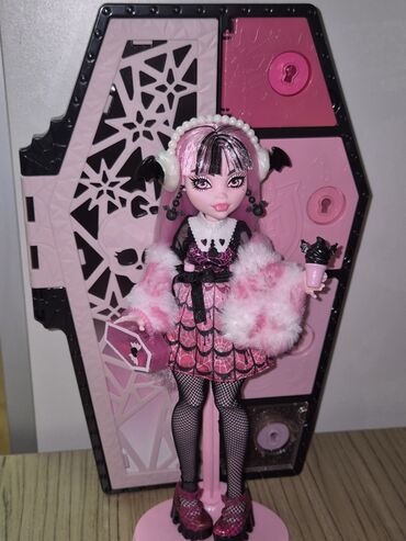 kukla sekilleri: Hər kukla 50 manat. Draculaura kuklalar Monster High. Каждая кукла