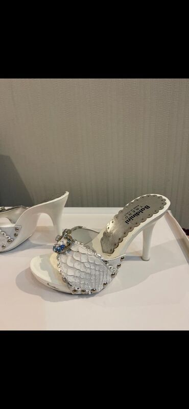 Basanoşka və səndəllər: Balenciaga, Ölçü: 35, rəng - Ağ, İşlənmiş — 3