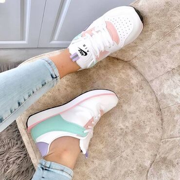 Patike i sportska obuća: NIKE PATIKE NOVO D

NOVO
BROJEVI 36 DO 41
NIJE ORIGINAL