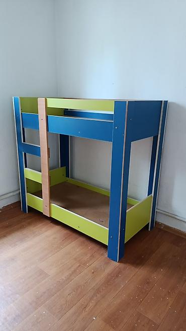 bunk bed: Детская двухъярусная кровать - Яркий дизайн: сочетание синего и — 1
