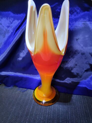 Stare vaze i dekor: Vaza rucni rad Dragan Drobnjak iz 70ih.god. Vaza duvano staklo,bez — 3