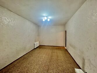 продаю или меняю на недвижимость: 1 комната, 40 м², 105 серия, 1 этаж, Старый ремонт