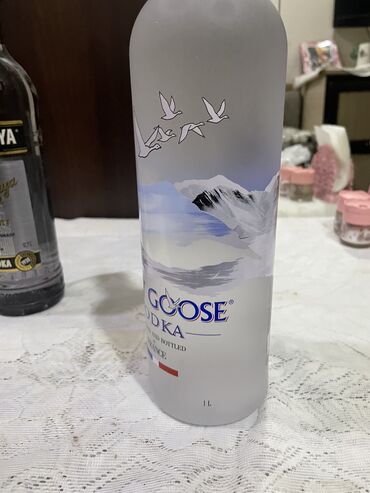 zeferan qiymeti: Mağaza qiyməti 120 aznd-dir Grey goose vodka satılır Məclis üçün