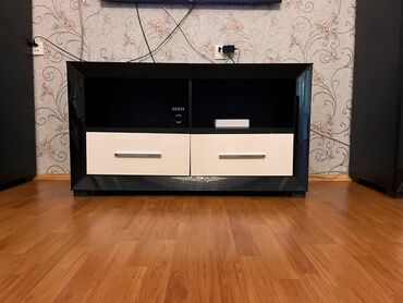 işlənmiş qapılar: TV altlığı, Kredit yoxdur