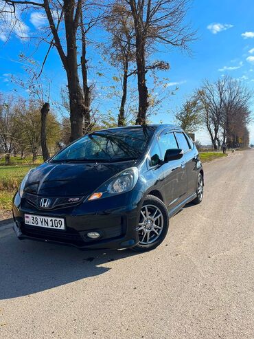 Honda: Honda Fit: 2013 г., 1.5 л, Вариатор, Бензин, Купе