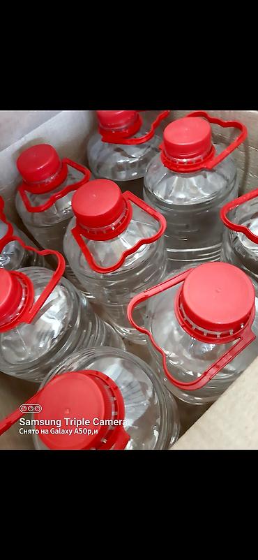 Parfum suyu 45 litr. 3 lıtirlik qablardadı. Bakıda istehsal olunan