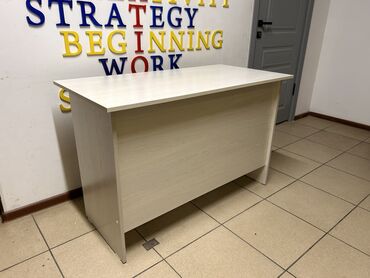 письменный стол для детей: Офисный Стол, цвет - Белый, Новый