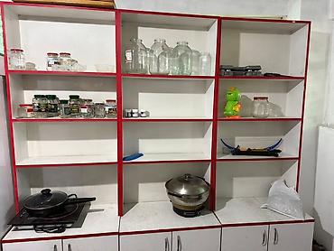 полкой: Кухонный модуль с открытыми полками и нижними тумбами - Компоновка — 2
