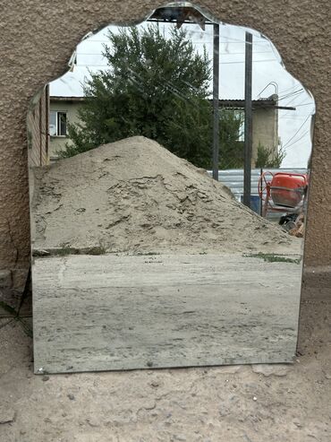 бак: Зеркало, без царапин, нижний угол чуть сломан не заметно, отдам за 300