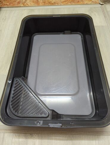 домик для кошки с когтеточкой: Продаётся новый лоток, при транспортировке был повреждён краешек, но