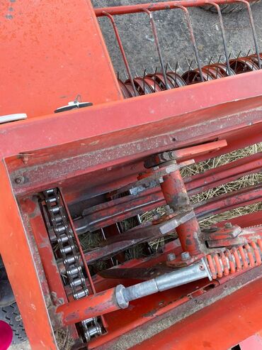 Тюковые пресс-подборщики: Тюковый пресс-подборщик (поршневой), красный. Назначение: - Подбор — 13