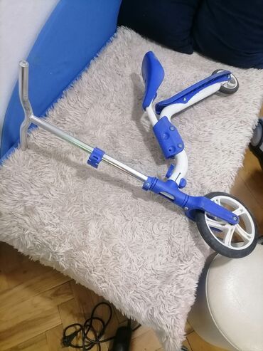 Trotineti, skejtbordovi i hoverbordovi: Guralica ili Trotinet za dete do 5 do 6 g. Dobar
 Mirjevo — 4