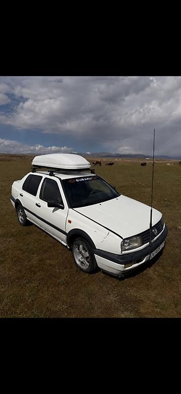 camry 55 2017: Volkswagen Vento: 1993 г., 1.8 л, Механика, Седан — 1