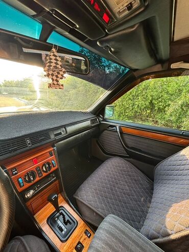 Mercedes-Benz: Mercedes-Benz W124: 1993 г., 3.2 л, Автомат, Бензин, Седан — 9