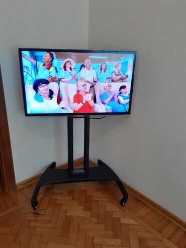 Restoran mebeli: Ağır və böyük ekran televizorlar üçün təkərli tv stendlər satılır