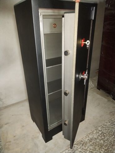 Seyflər: Seyf Türk zavod malı . Yanmayan oda davamlı. İçi qumlu. Yüksək — 3