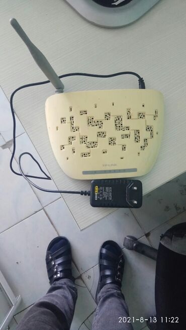 Modemlər və şəbəkə avadanlıqları: TP-Link 1 antenali modem satılır. Işlək vəziyyətdədir
