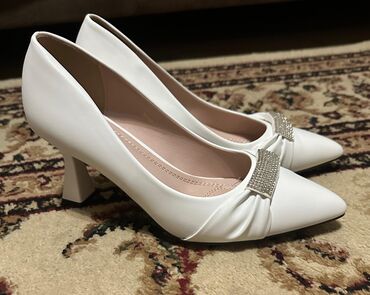 женская обувь 39 размер: Туфли 39, цвет - Белый