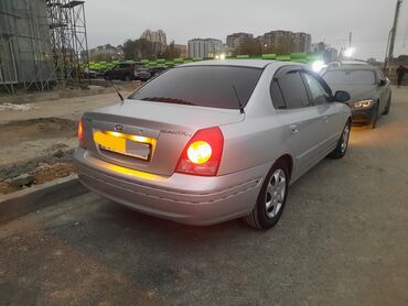 Hyundai: Hyundai Elantra: 1.6 l | 2004 il Sedan — 2