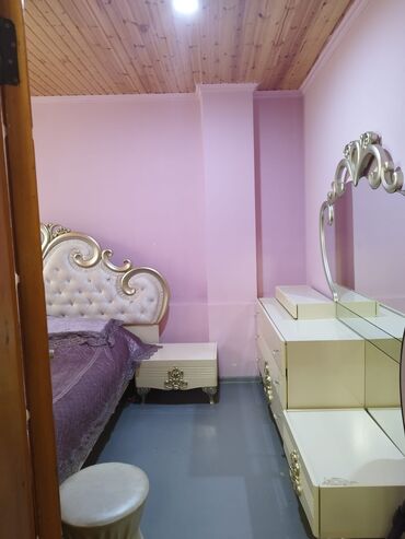 Uzunmüddətli kirayə mənzillər: Tam mebellı mənzil interyeri - Zal: Yumşaq künc divan dəsti, əlavə — 7