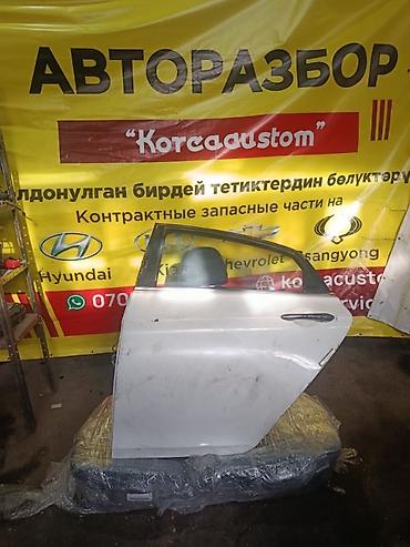 авари: Задняя левая боковая дверь для автомобиля Hyundai Sonata YF G4ND 2009 — 1