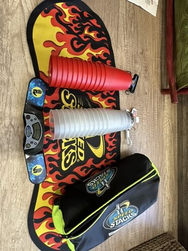 Другое для спорта и отдыха: Набор для спидкубинга Speed Stacks включает в себя: двенадцать красных