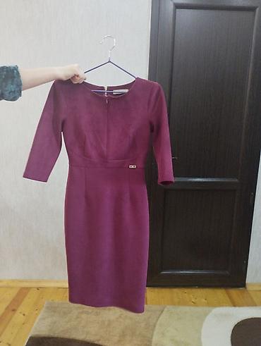 yango canta: Bənövşəyi/şərab rəngində dizaynlı qadın donu. - Model: qələm kəsimli — 1