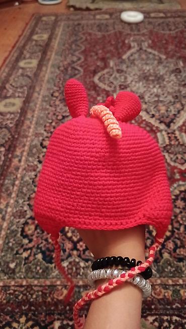ipli papaqlar papaqlar: Yumşaq sarı iplə əl ilə toxunmuş uşaq papağı. Çıxıntılı qulaqcıqları — 6