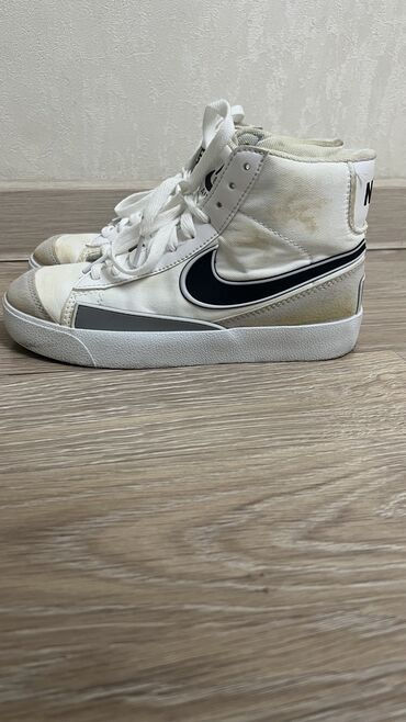 nike air zoom мужские: Продаю кроссы от Nike. Размер 36 идет на 35. Состояние отличное. Цена