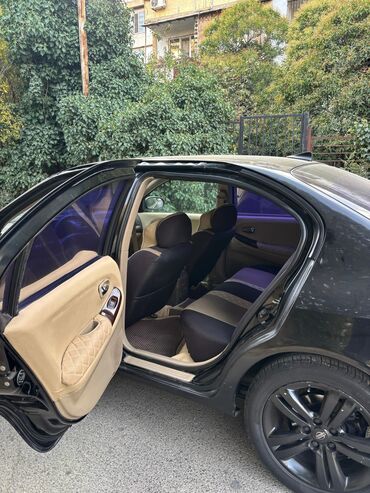 Nissan: Nissan Maxima sedan - Kuzov: qara rəng, 4 qapı - Nömrə seriyası: AZ — 4