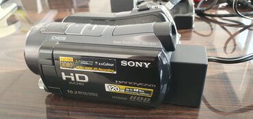 Аксессуары для ТВ и видео: Продается видеокамера Sony
комплектующие имеется