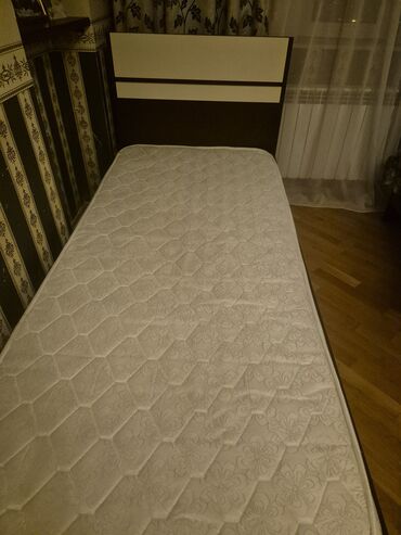 tek qrafat: Односпальная кровать, Без подьемного механизма, С матрасом, Без выдвижных ящиков