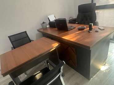 Mebel çox az işlənib yeni kimidir. Qiymət 3-lü müdir dəstininə