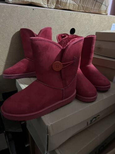 бут кимдер: В связи с закрытием магазина продаю много женских угги UGG