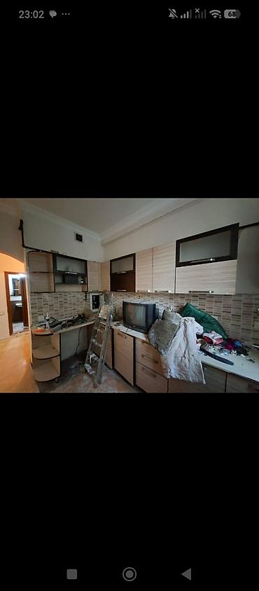 Mətbəx mebeli satılır 3 m bir tərəfi 1m.50 sant bir tərəfi di bir