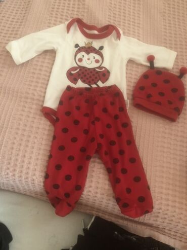 Dəstlər: Körpə geyim dəsti - 3 ədəd qalın, ayaqlı tulum: - Açıq mavi rəngdə — 39