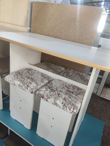 Кухонные столы: Столы новые кухонные Новые столы со стулчиками на кухню из российского — 4