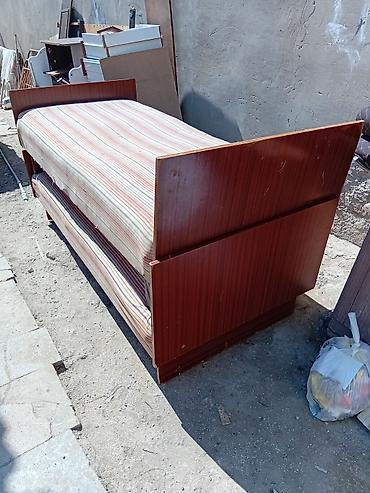 İki dənə çarpayı - Material: ağac əsaslı, qəhvəyi laminat örtüklü