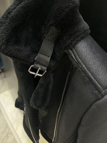 женские куртки с капюшоном: Dəri kurtka, Stradivarius, S lalafo.az -da женские куртки с капюшоном: Dəri kurtka, Stradivarius, S